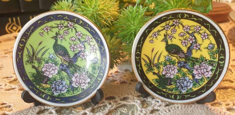 VINTAGE MINI DISPLAY PLATES FOR YOUR COLLECTION