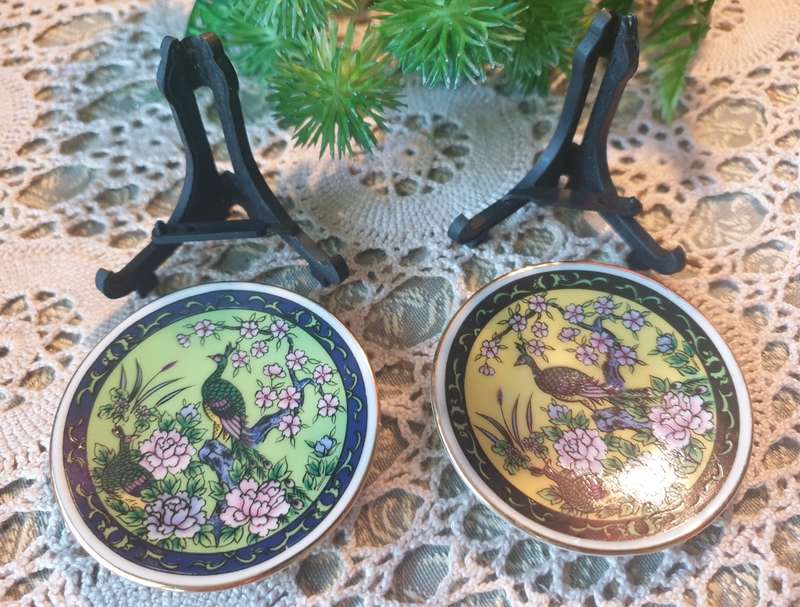 VINTAGE MINI DISPLAY PLATES FOR YOUR COLLECTION