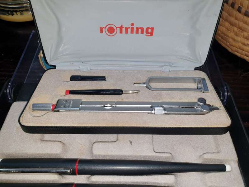 Vintage rOtring Technicians` compass RT 04 with original box with pens