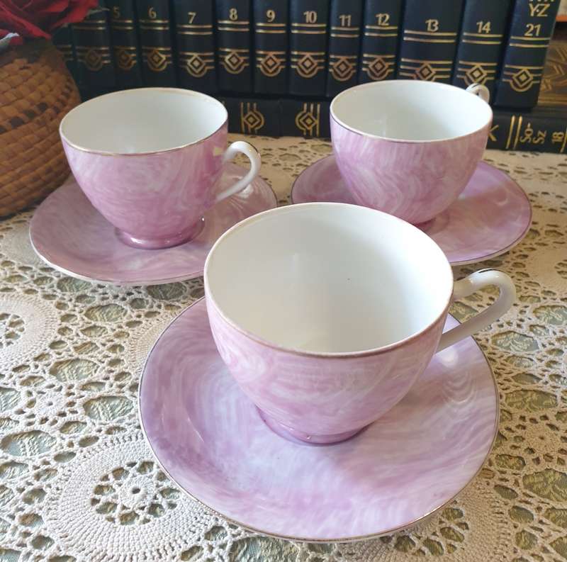 3 CUPS AND SAUCERS (PINK)
