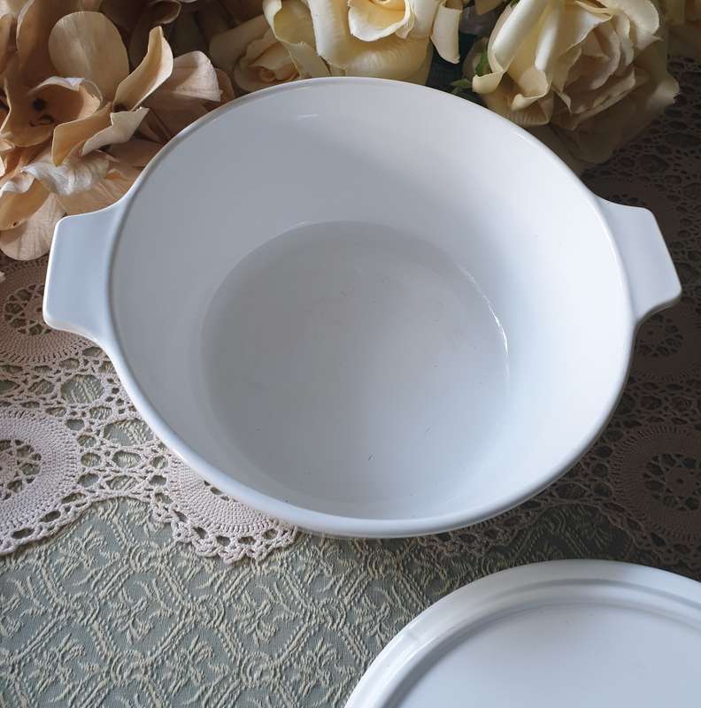 VINTAGE CORNING WARE BOWL WITH LID