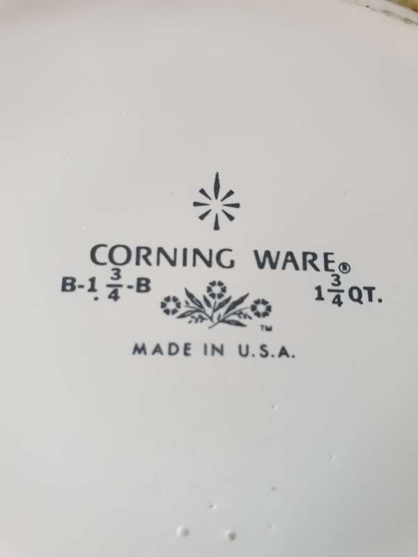 VINTAGE CORNING WARE BOWL WITH LID