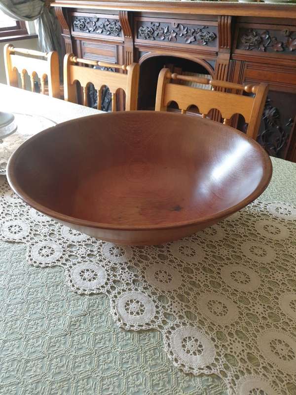 Large wooden bowl in beautiful condition