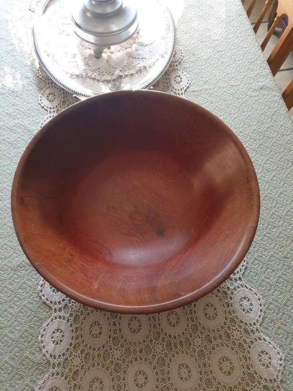 Large wooden bowl in beautiful condition