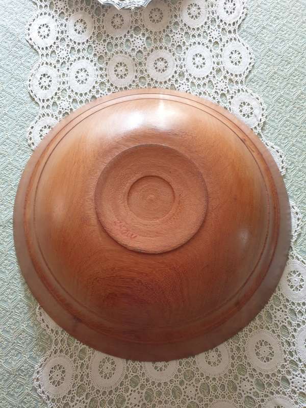 Large wooden bowl in beautiful condition