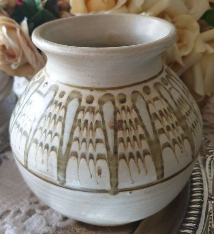 SMALL POTTERY VASE