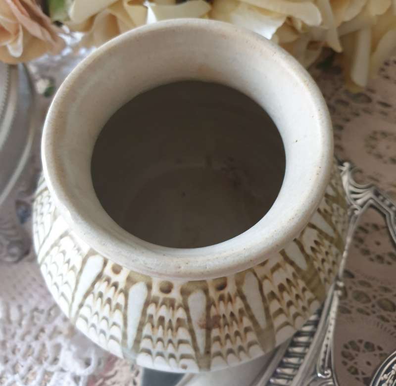 SMALL POTTERY VASE