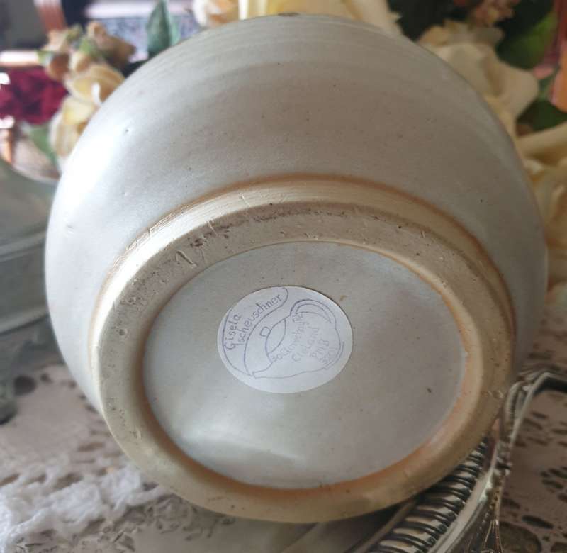 SMALL POTTERY VASE