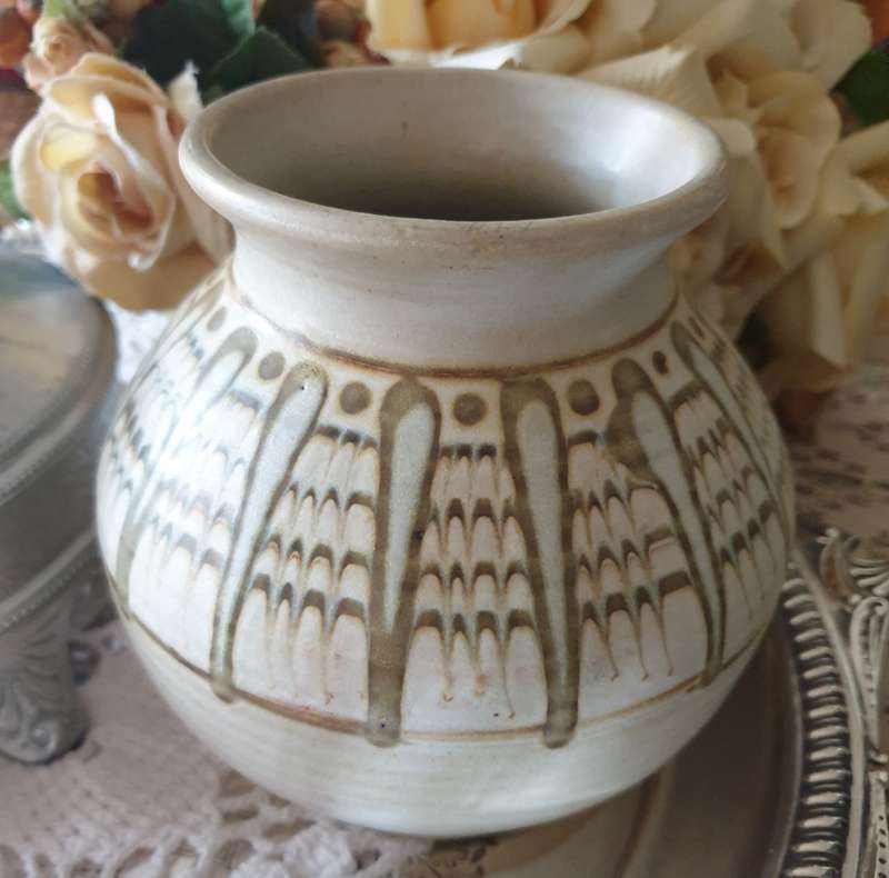 SMALL POTTERY VASE