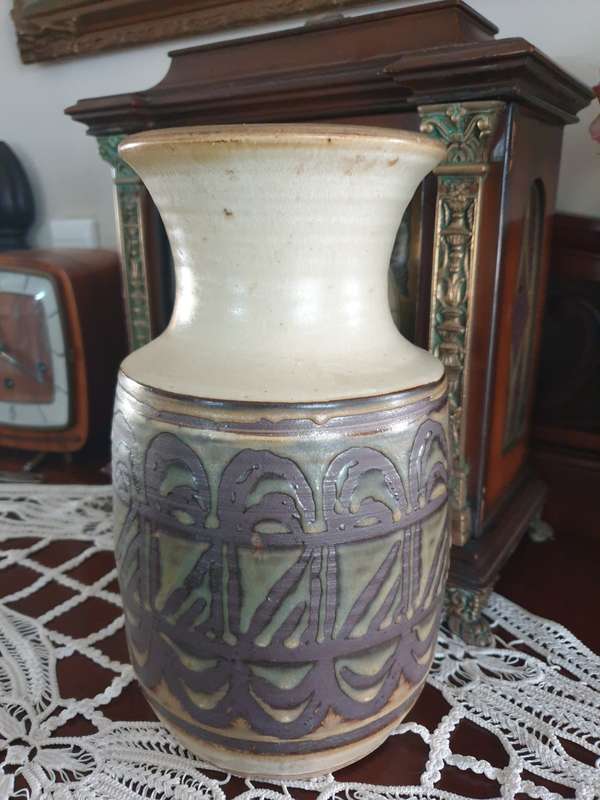 LARGE POTTERY VASE