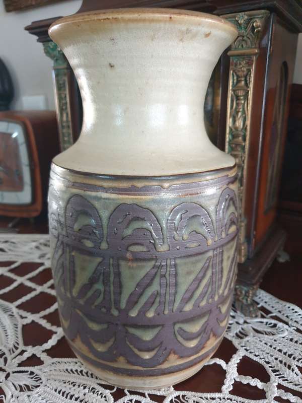 LARGE POTTERY VASE
