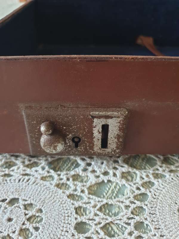 VINTAGE LEATHER CASE