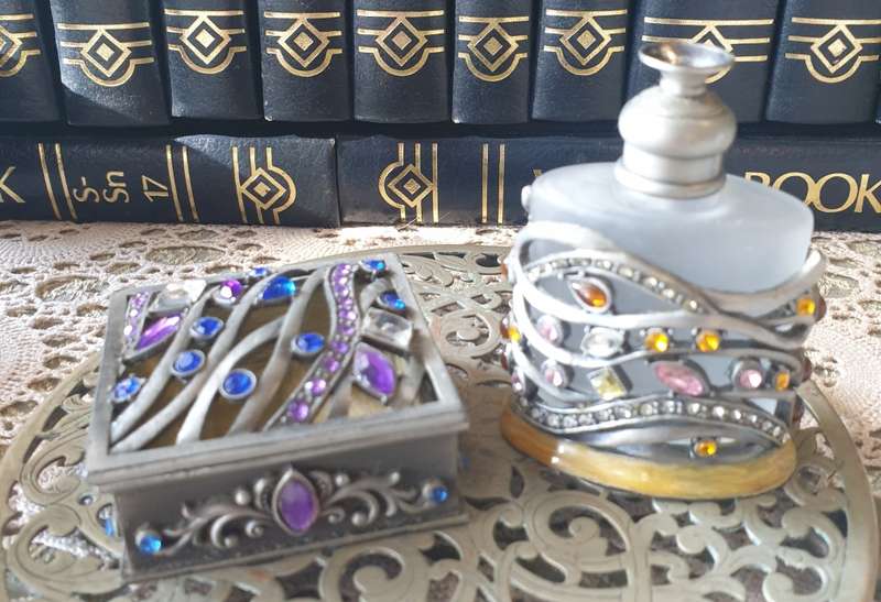 SMALL TRINKET BOX WITH PERFUME BOTTLE