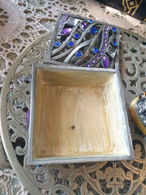 SMALL TRINKET BOX WITH PERFUME BOTTLE