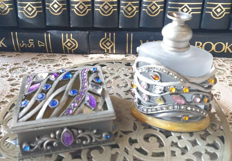 SMALL TRINKET BOX WITH PERFUME BOTTLE