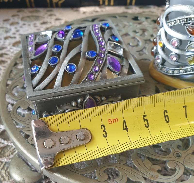 SMALL TRINKET BOX WITH PERFUME BOTTLE