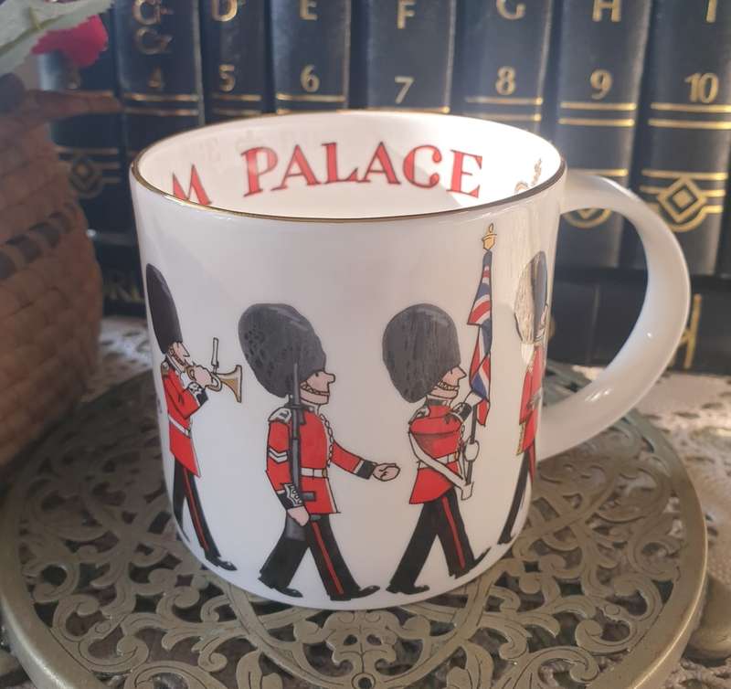 BUCKINGHAM Palace Mug made from Fine China from England | 8 X 7.5 CM HIGH |