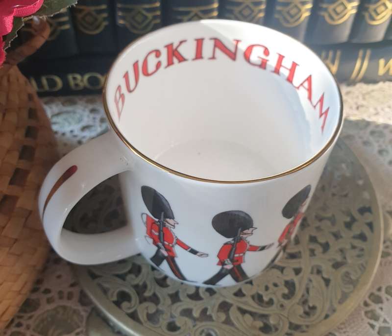 BUCKINGHAM Palace Mug made from Fine China from England | 8 X 7.5 CM HIGH |