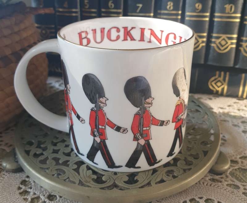 BUCKINGHAM Palace Mug made from Fine China from England | 8 X 7.5 CM HIGH |