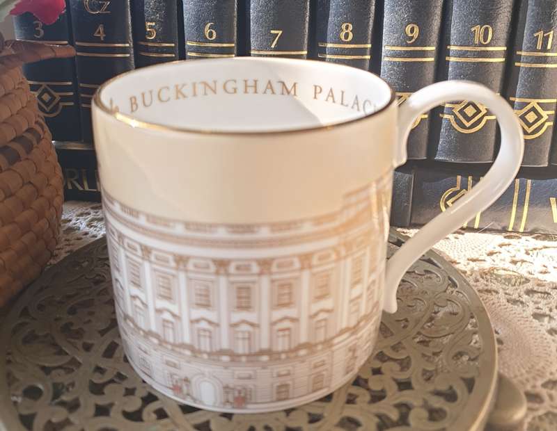 Buckingham Palace Mug made from Fine China from England | 8 X 7.5 CM HIGH |