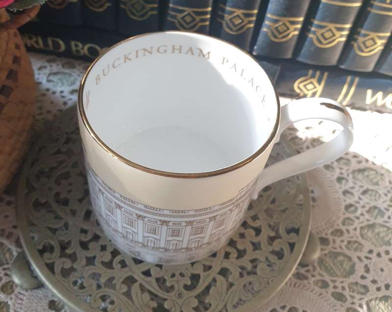 Buckingham Palace Mug made from Fine China from England | 8 X 7.5 CM HIGH |
