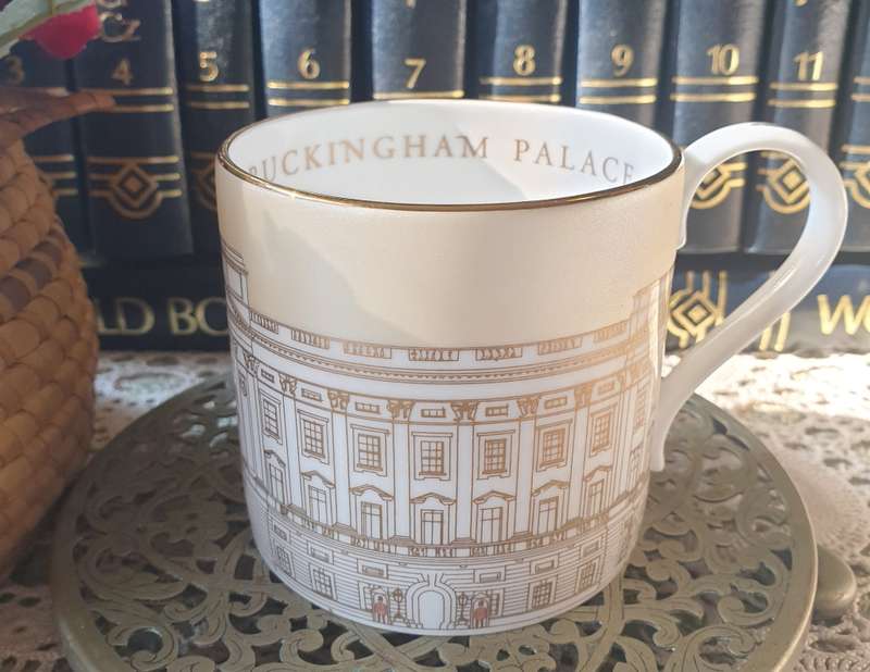 Buckingham Palace Mug made from Fine China from England | 8 X 7.5 CM HIGH |