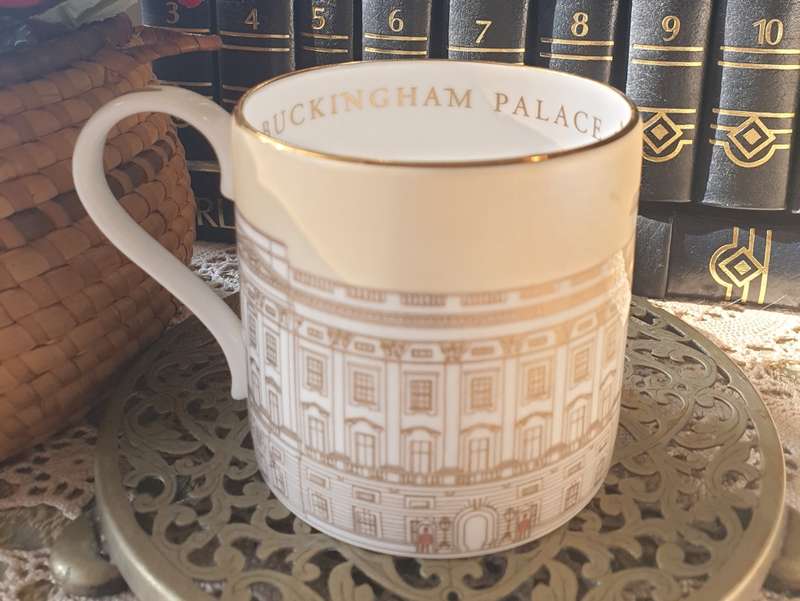 Buckingham Palace Mug made from Fine China from England | 8 X 7.5 CM HIGH |