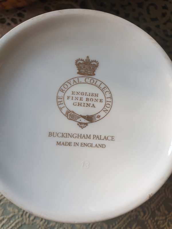Buckingham Palace Mug made from Fine China from England | 8 X 7.5 CM HIGH |