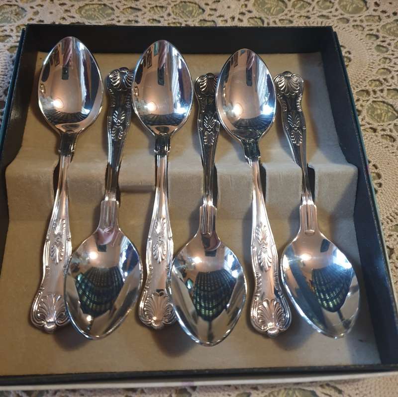 EETRITE SILVER PLATED KINGS PATTERN TEASPOONS