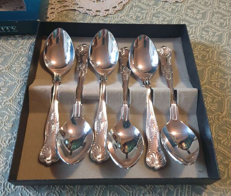 EETRITE SILVER PLATED KINGS PATTERN TEASPOONS