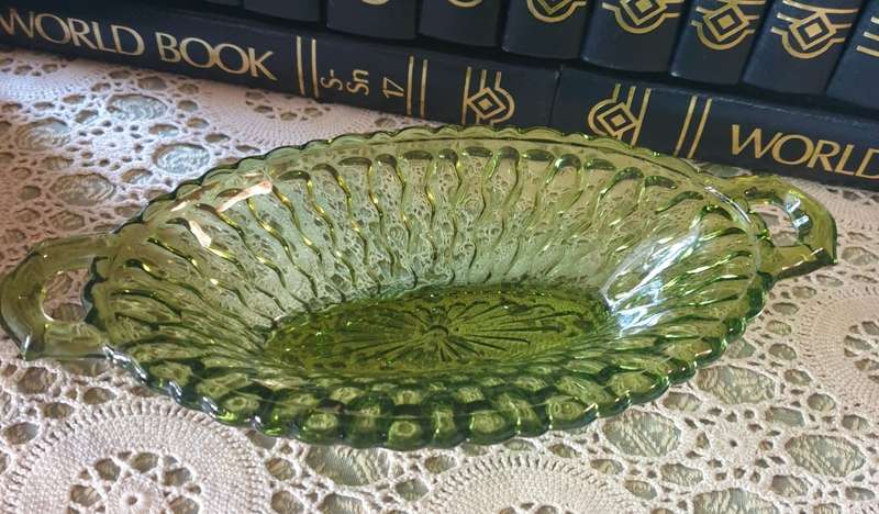 1970S INDIANA GLASS  OLIVE GREEN PICKLE DISH