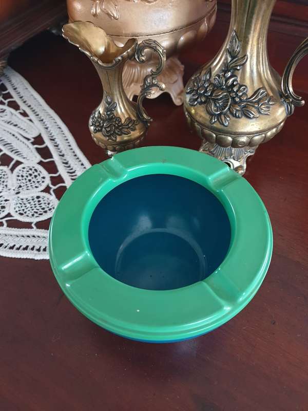 VINTAGE ASHTRAY | BAKELITE? |