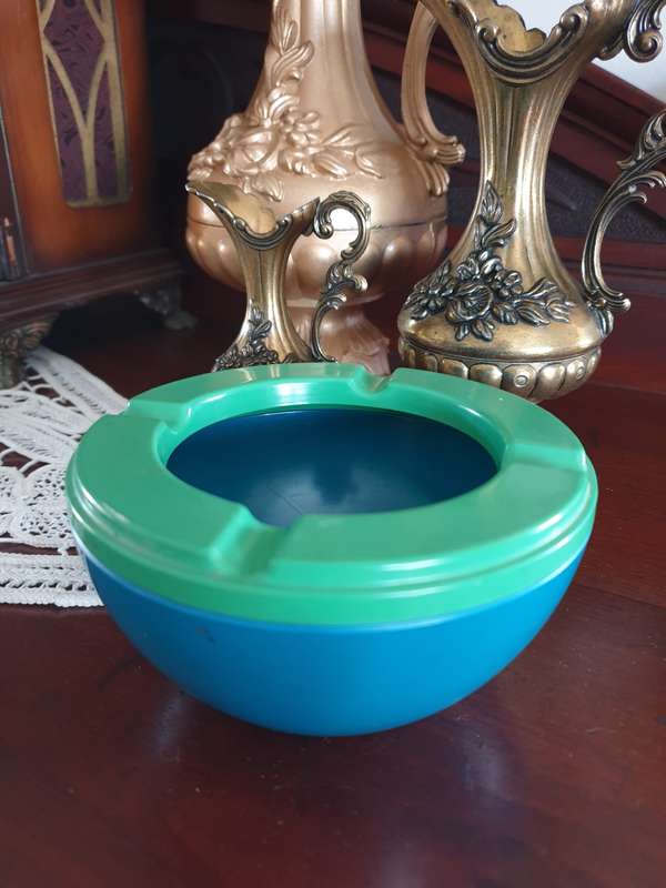 VINTAGE ASHTRAY | BAKELITE? |