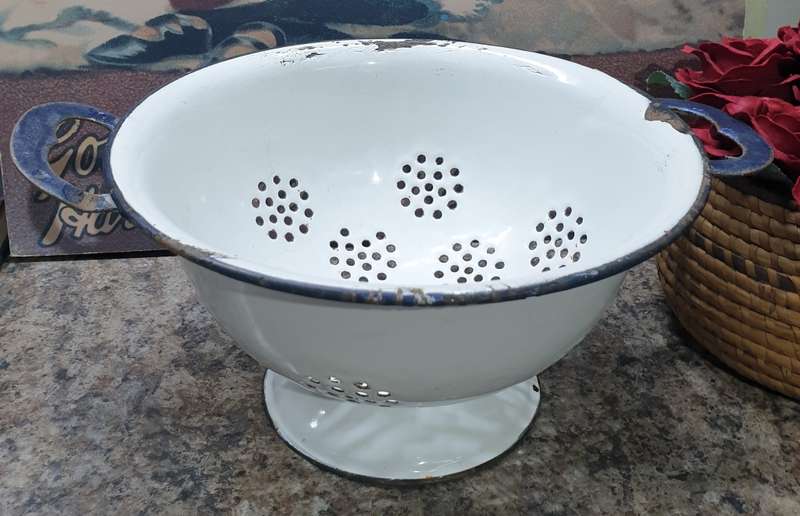 Vintage White Enamel Strainer | FULLY PRELOVED | DECOR |