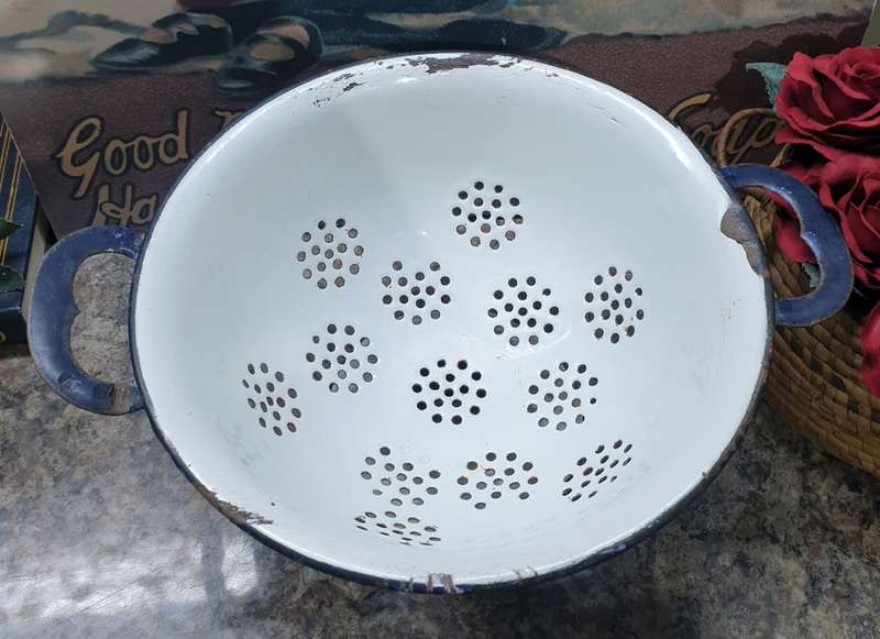 Vintage White Enamel Strainer | FULLY PRELOVED | DECOR |