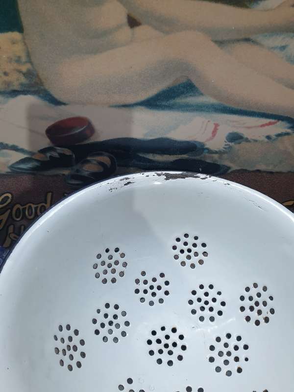 Vintage White Enamel Strainer | FULLY PRELOVED | DECOR |