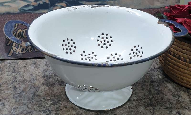 Vintage White Enamel Strainer | FULLY PRELOVED | DECOR |