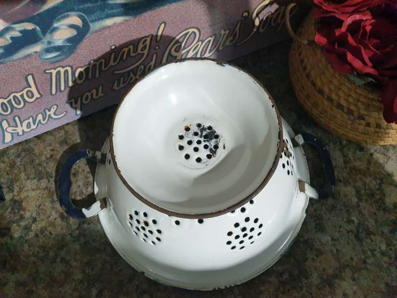 Vintage White Enamel Strainer | FULLY PRELOVED | DECOR |