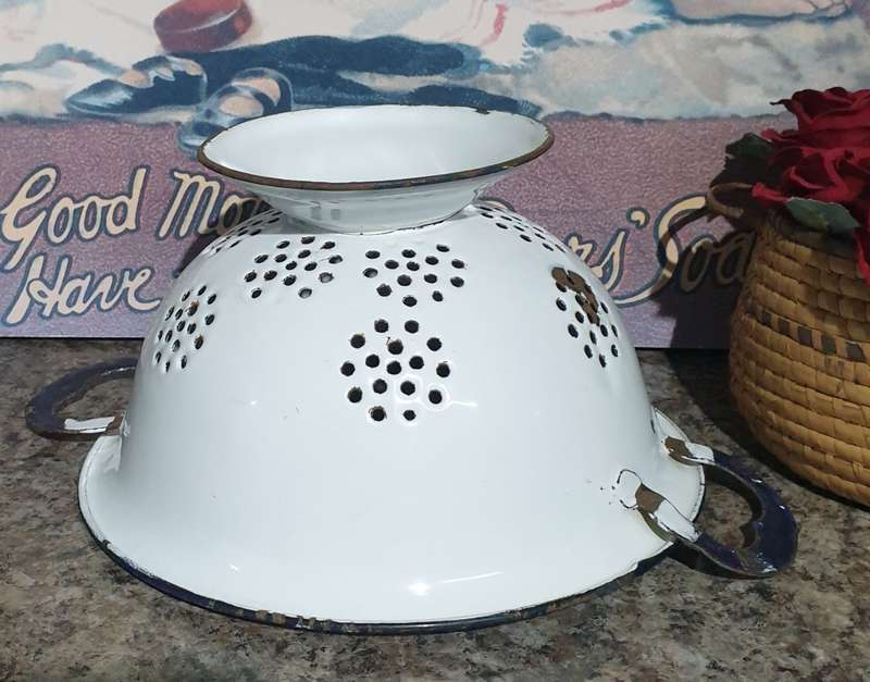 Vintage White Enamel Strainer | FULLY PRELOVED | DECOR |