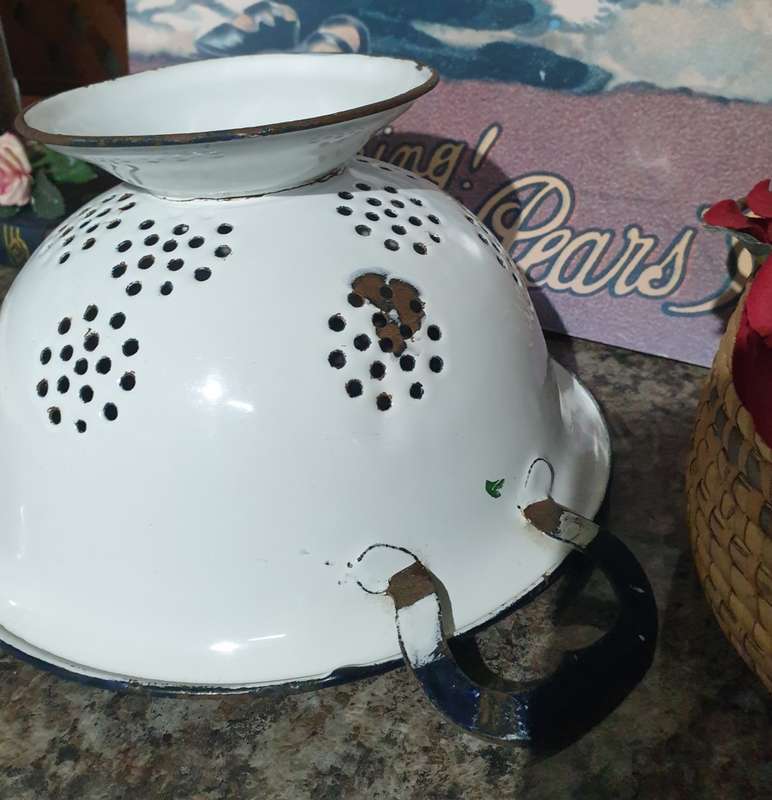 Vintage White Enamel Strainer | FULLY PRELOVED | DECOR |