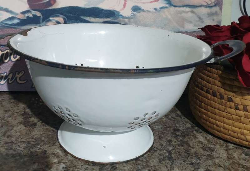 Vintage White Enamel Strainer | FULLY PRELOVED | DECOR |
