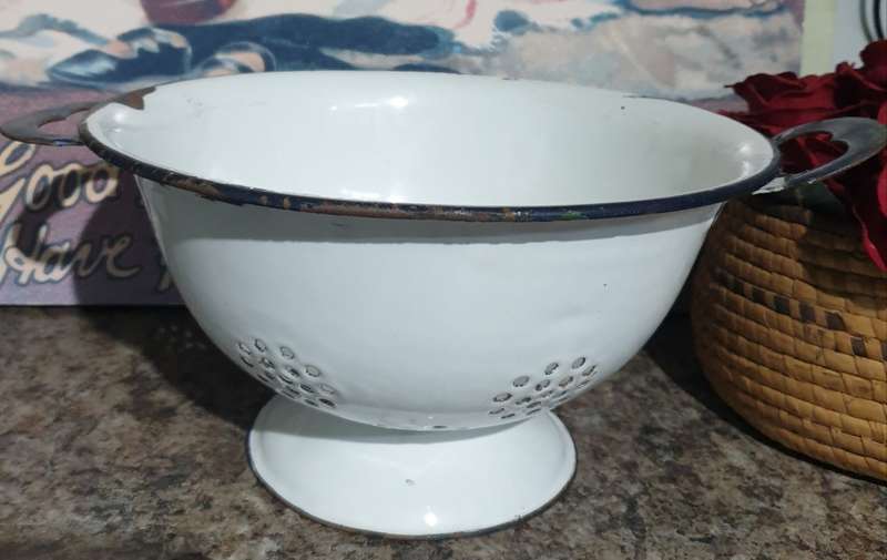 Vintage White Enamel Strainer | FULLY PRELOVED | DECOR |