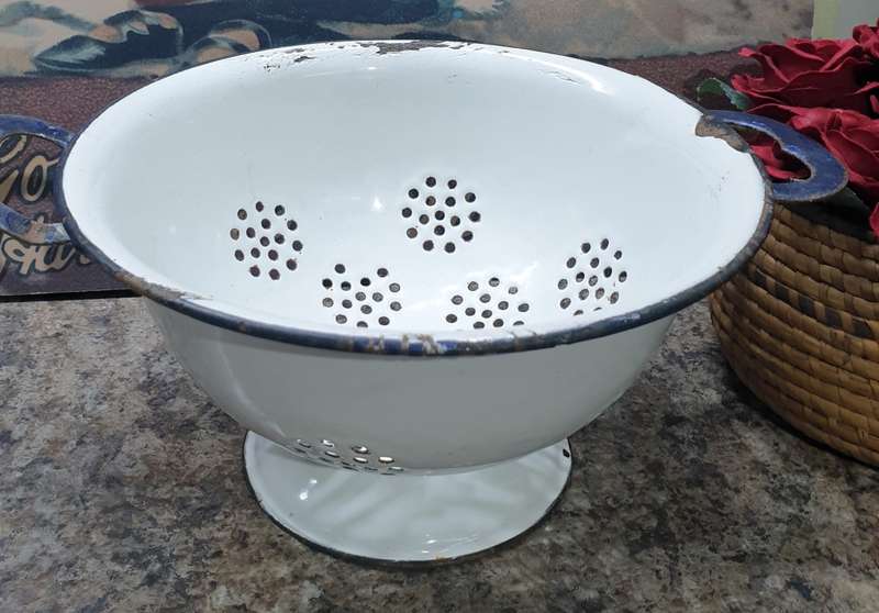 Vintage White Enamel Strainer | FULLY PRELOVED | DECOR |