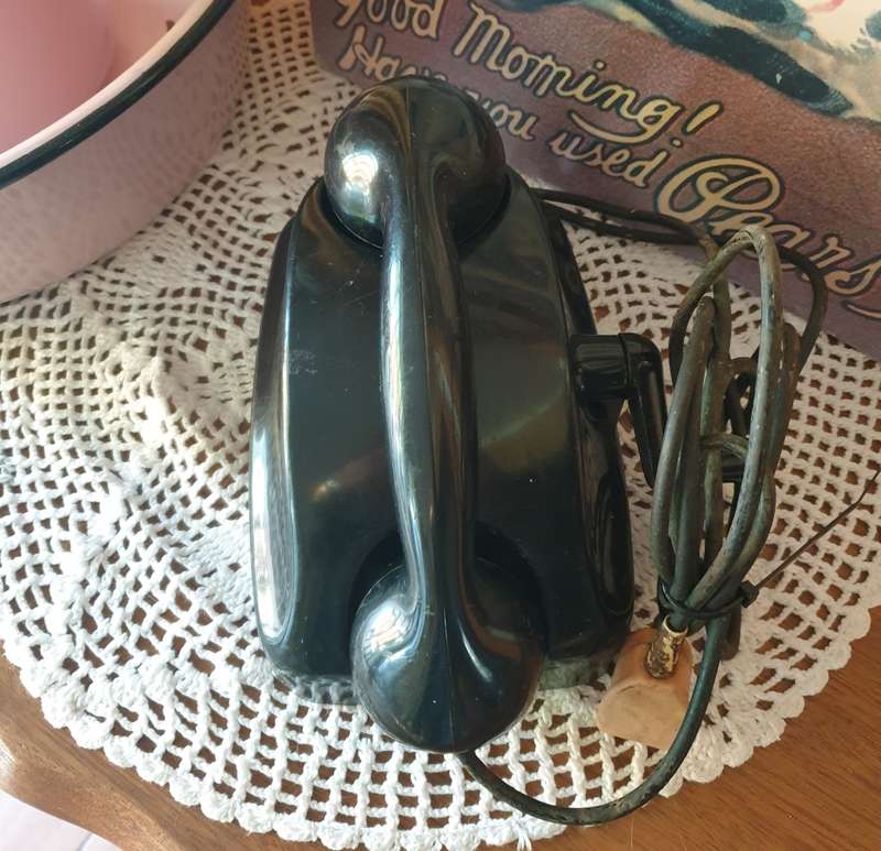 Vintage  bakelite  telephone for the collector