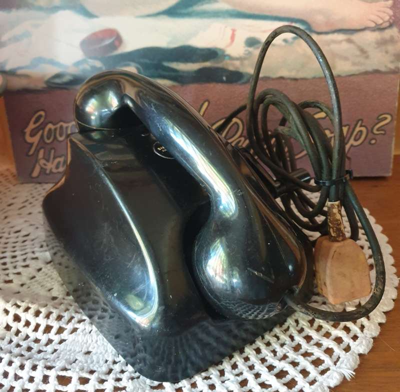 Vintage  bakelite  telephone for the collector