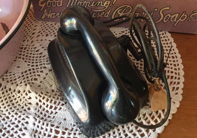 Vintage  bakelite  telephone for the collector