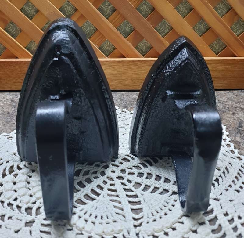 Vintage cast iron, coal stove clothing Sad Iron