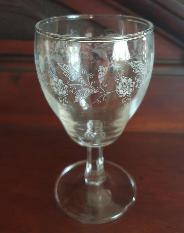 Attractive 19th century in acid-etched  6 Sherry Glasses