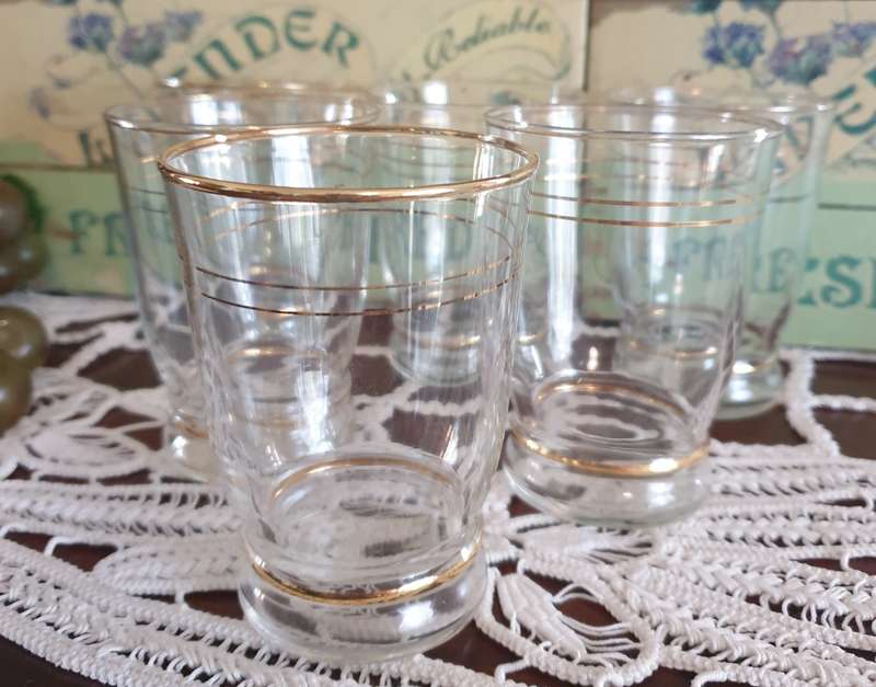 VINTAGE FRENCH ART DECO  GLASSES  | 7 x 9 cm High |
