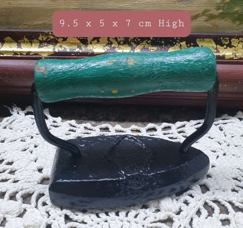 VINTAGE SMALL IRON